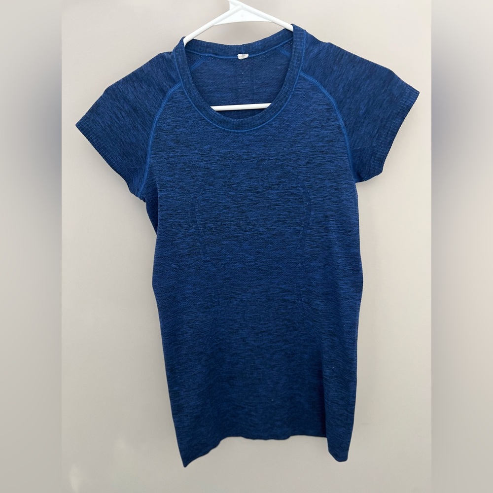 Lululemon Swiftly Tech shirt / top
Beautiful dark blue color 
Size 4